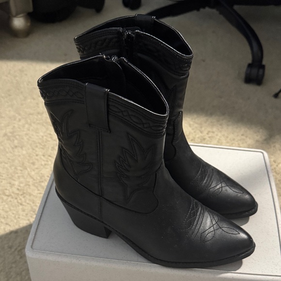 Soda Shoes - Black Mini Cowboy Boots